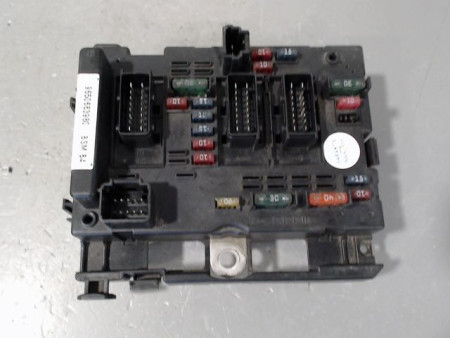 BOITE A FUSIBLES PEUGEOT 307