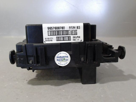 BOITE A FUSIBLES PEUGEOT 206