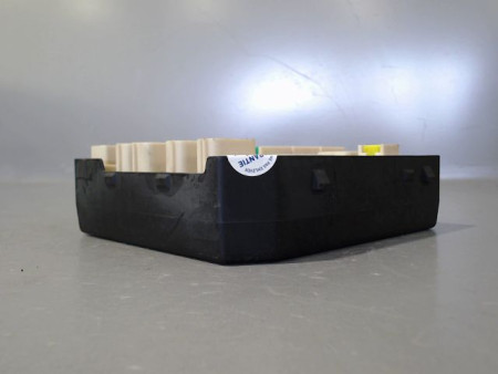 BOITE A FUSIBLES RENAULT MEGANE