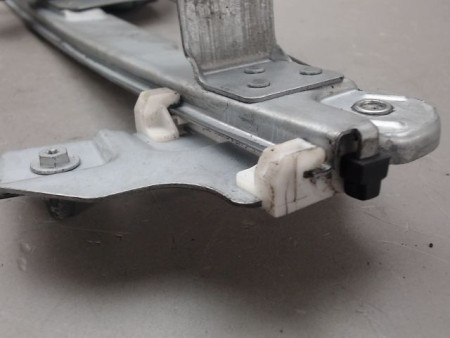 MECANISME LEVE-GLACE ARRIERE DROIT DACIA SANDERO