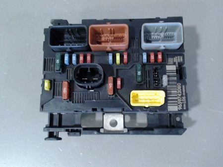 BOITE A FUSIBLES PEUGEOT 307