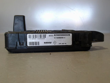 BOITE A FUSIBLES RENAULT MEGANE