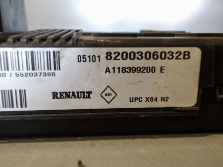 BOITE A FUSIBLES RENAULT MEGANE