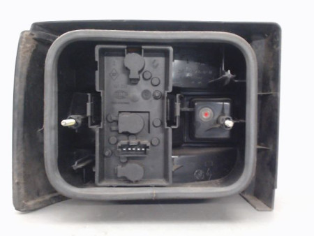 FEU ARRIERE DROIT RENAULT R19