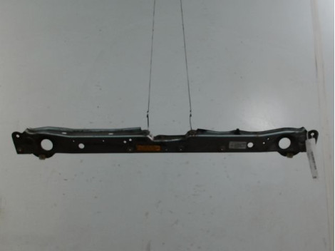 TRAVERSE SUPERIEURE ARMATURE AVANT TOYOTA RAV4