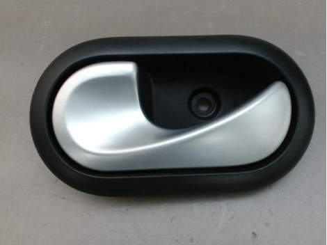 POIGNEE INTERIEURE PORTE AVANT GAUCHE DACIA SANDERO