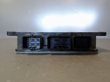 CALCULATEUR MOTEUR DACIA LOGAN