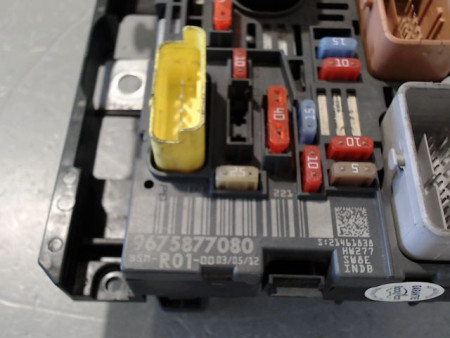 BOITE A FUSIBLES CITROEN C4