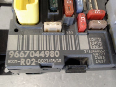 BOITE A FUSIBLES CITROEN C4