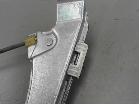 MECANISME LEVE-GLACE AVANT DROIT RENAULT CLIO III PH.1 05-09