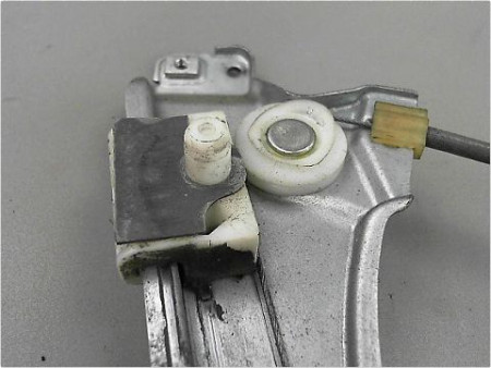 MECANISME LEVE-GLACE AVANT DROIT RENAULT CLIO III PH.1 05-09