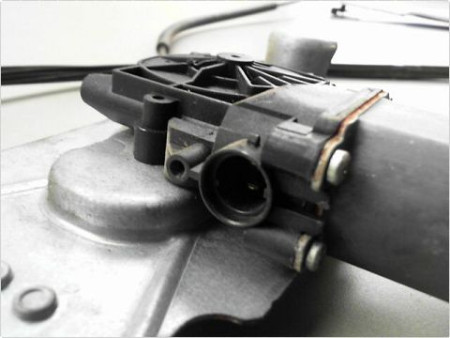 MECANISME LEVE-GLACE AVANT DROIT RENAULT CLIO III PH.1 05-09