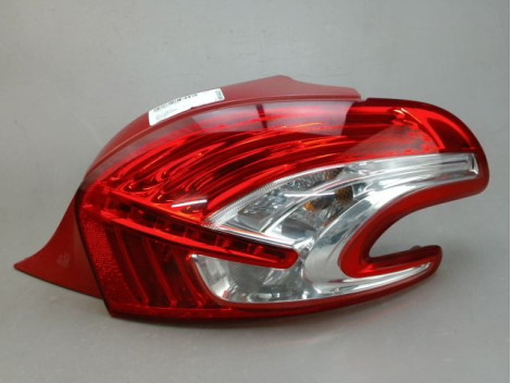 FEU ARRIERE DROIT PEUGEOT 208