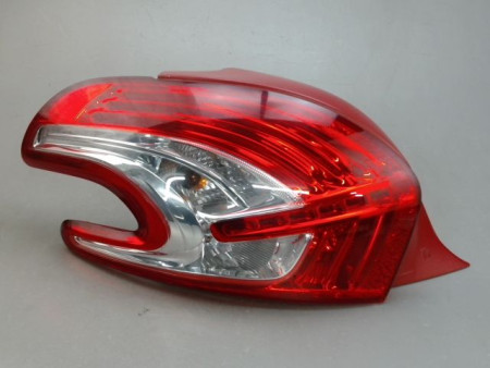 FEU ARRIERE GAUCHE  PEUGEOT 208
