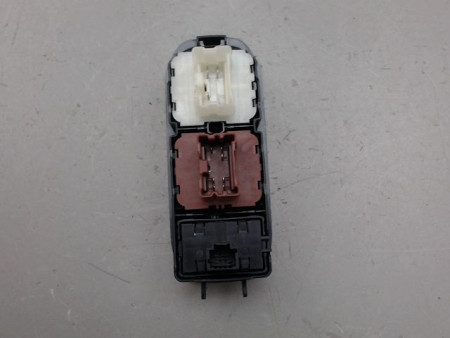 COMMANDE LEVE-GLACE PORTE AVG DACIA DUSTER