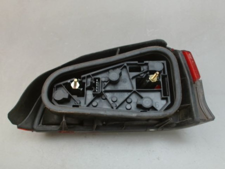 FEU ARRIERE GAUCHE  PEUGEOT 106