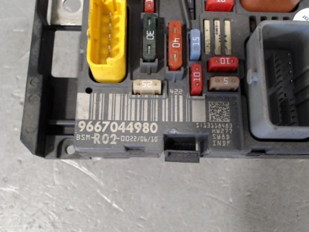 BOITE A FUSIBLES CITROEN C4