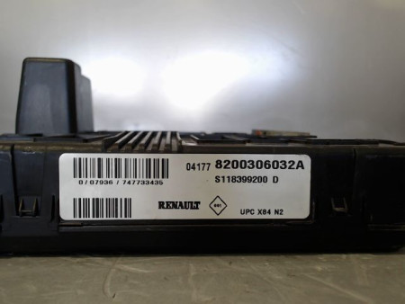 BOITE A FUSIBLES RENAULT MEGANE