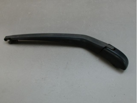 BRAS ESSUIE-GLACE ARRIERE TOYOTA YARIS
