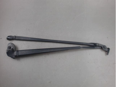 BRAS ESSUIE-GLACE AVANT TOYOTA YARIS