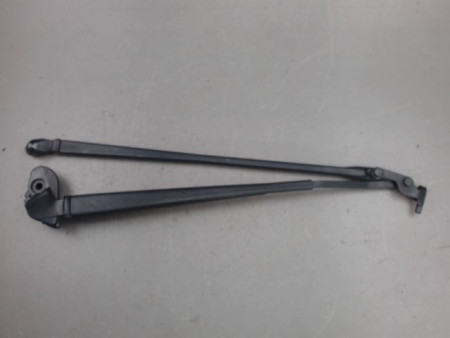 BRAS ESSUIE-GLACE AVANT TOYOTA YARIS