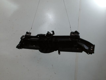 TRAVERSE SUPERIEURE ARMATURE AVANT TOYOTA YARIS