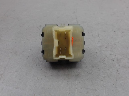 COMMANDE LEVE-GLACE PORTE AVG DACIA DOKKER