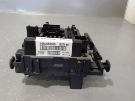 BOITE A FUSIBLES PEUGEOT 307