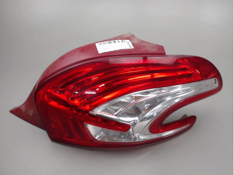 FEU ARRIERE DROIT PEUGEOT 208