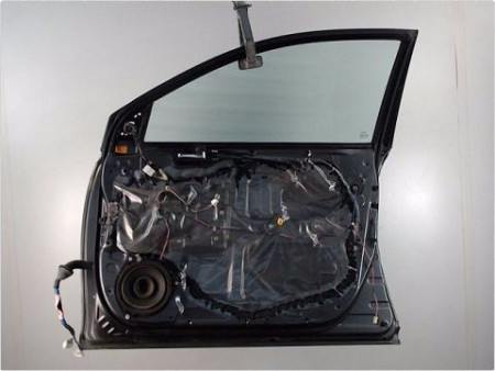 PORTE AVANT DROIT TOYOTA AVENSIS