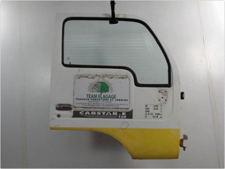 PORTE AVANT DROIT NISSAN CABSTAR