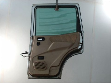PORTE ARRIERE DROIT NISSAN TERRANO