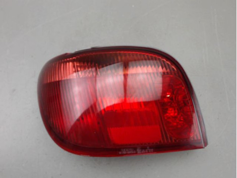 FEU ARRIERE GAUCHE  TOYOTA YARIS