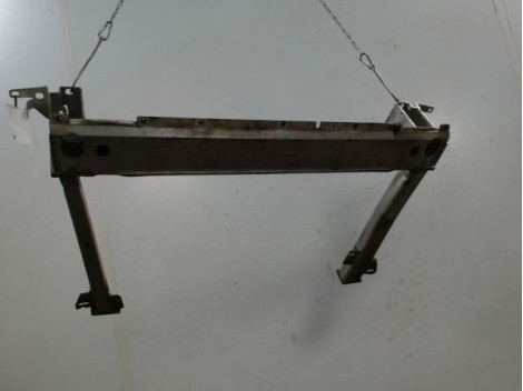 TRAVERSE INFERIEURE ARMATURE AVANT RENAULT LAGUNA
