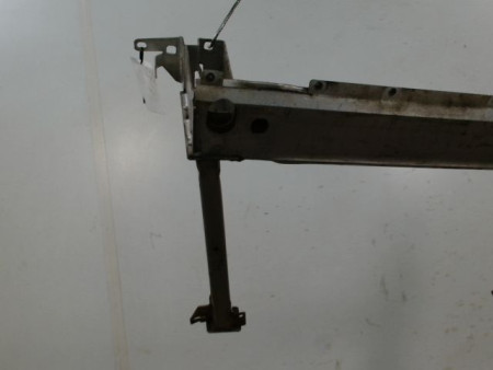 TRAVERSE INFERIEURE ARMATURE AVANT RENAULT LAGUNA