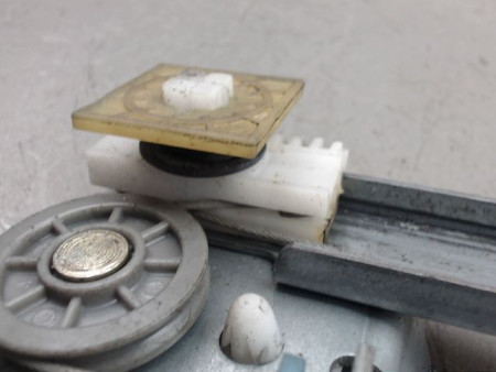 MECANISME LEVE-GLACE AVANT DROIT CITROEN SAXO