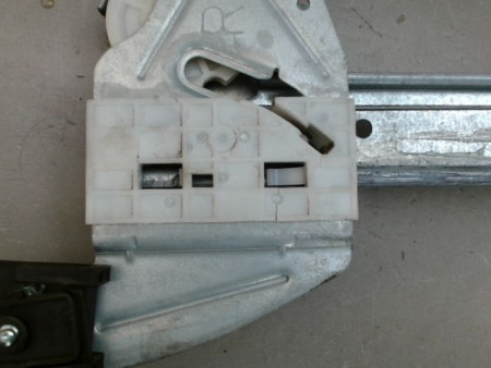 MECANISME LEVE-GLACE AVANT DROIT PEUGEOT 107