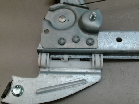 MECANISME LEVE-GLACE AVANT GAUCHE PEUGEOT 107