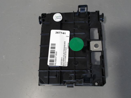 BOITE A FUSIBLES PEUGEOT 5008