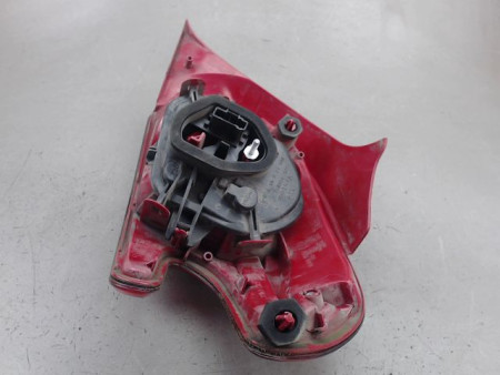 FEU ARRIERE GAUCHE  PEUGEOT 208