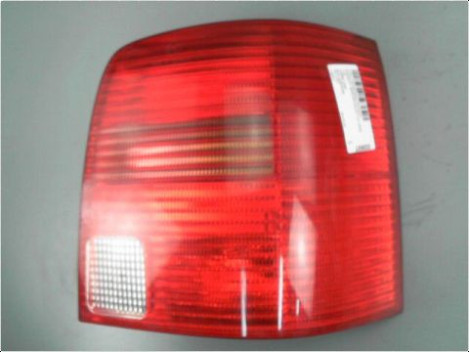 FEU ARRIERE DROIT VOLKSWAGEN PASSAT BREAK 97-2000