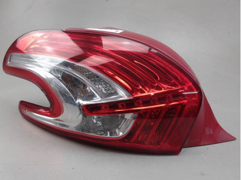 FEU ARRIERE GAUCHE  PEUGEOT 208