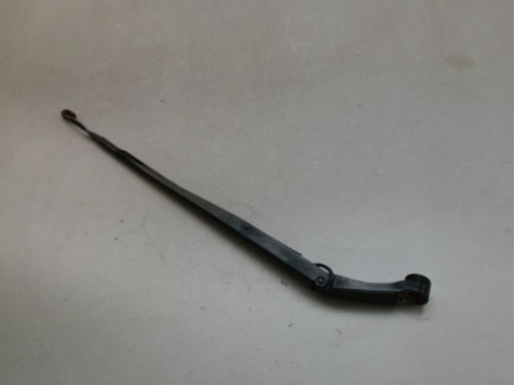 BRAS ESSUIE-GLACE AVANT DROIT TOYOTA AURIS