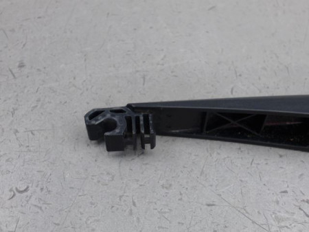 BRAS ESSUIE-GLACE ARRIERE TOYOTA AURIS