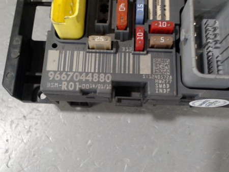 BOITE A FUSIBLES CITROEN C4