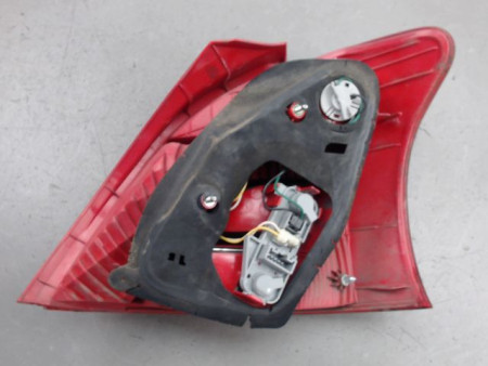 FEU ARRIERE GAUCHE  TOYOTA YARIS