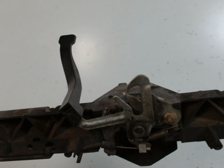 TRAVERSE SUPERIEURE ARMATURE AVANT PEUGEOT 3008