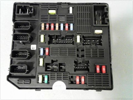 BOITE A FUSIBLES RENAULT SCENIC III 09-2011