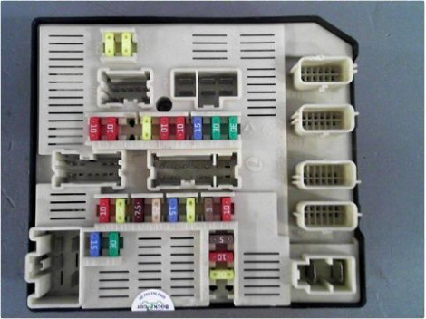 BOITE A FUSIBLES RENAULT MEGANE III 08-12