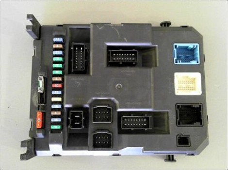 BOITIER GESTION HABITACLE CITROEN DS3 09-14